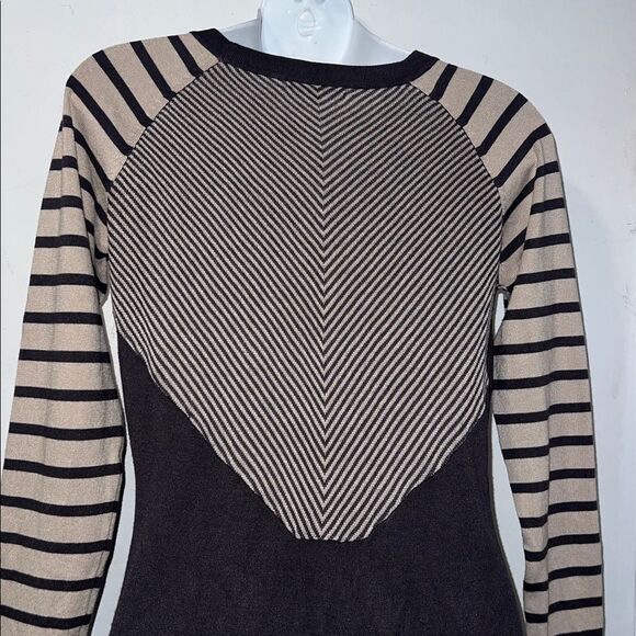 TART Grey and Creme Sweater Dress Tunic-S - Picture 5 of 9